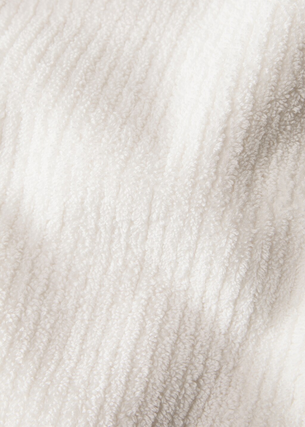 Stripe-embossed washbasin towel with fringes - White