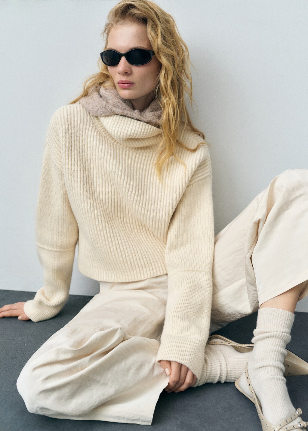 Wool blend turtleneck sweater - Ecru