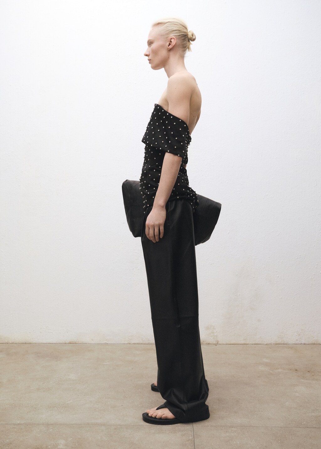 Straight leather trousers with pleat detail - Black