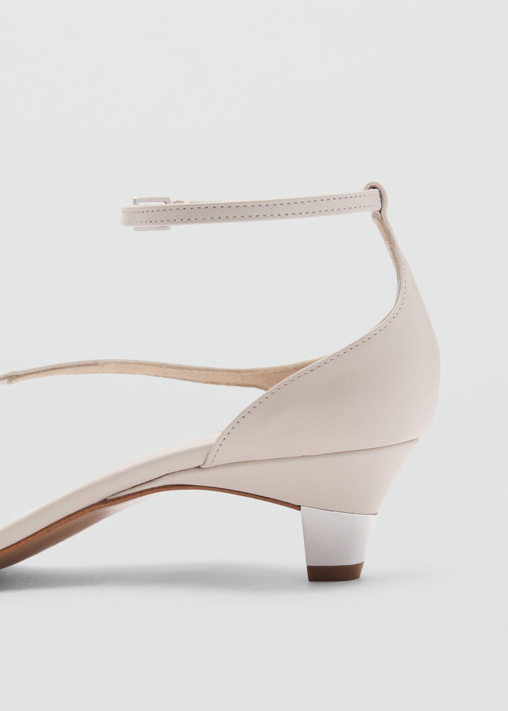 Leather sandals with a wide strap - Ecru