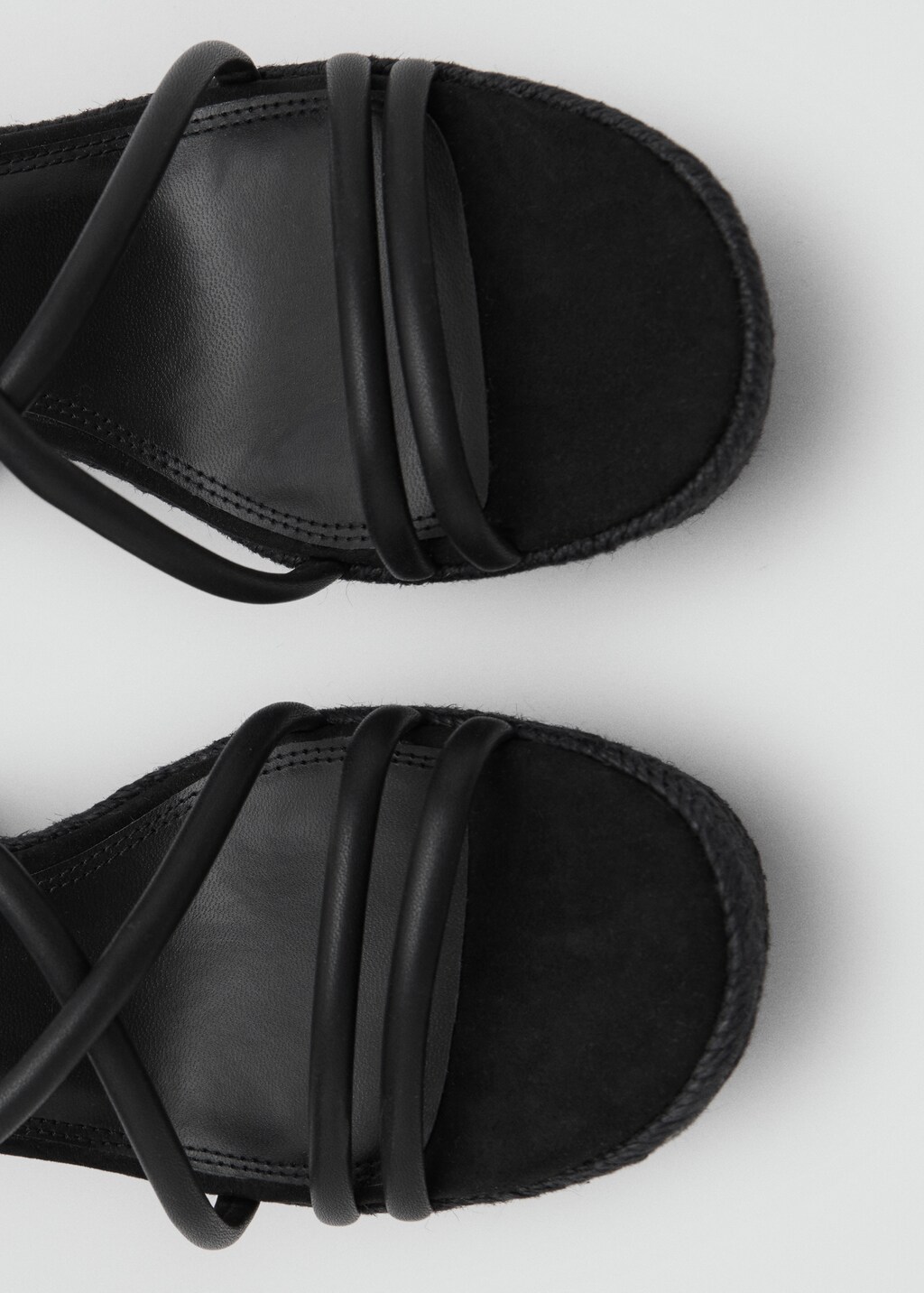 Wide-heeled sandal with bracelet - Black