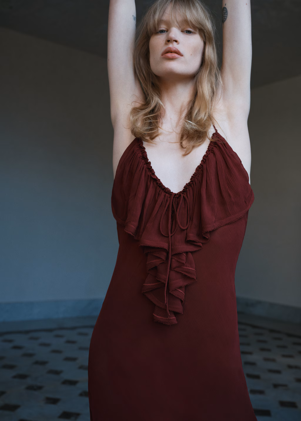 Chiffon dress with ruffle detail - Burgundy
