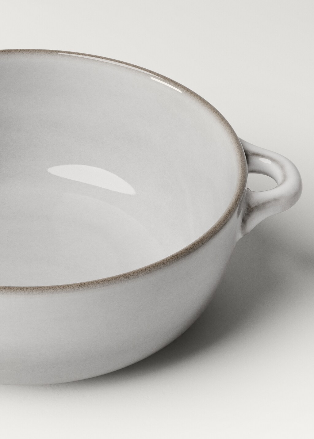 Medium stoneware casserole bowl with contrasting rim - White