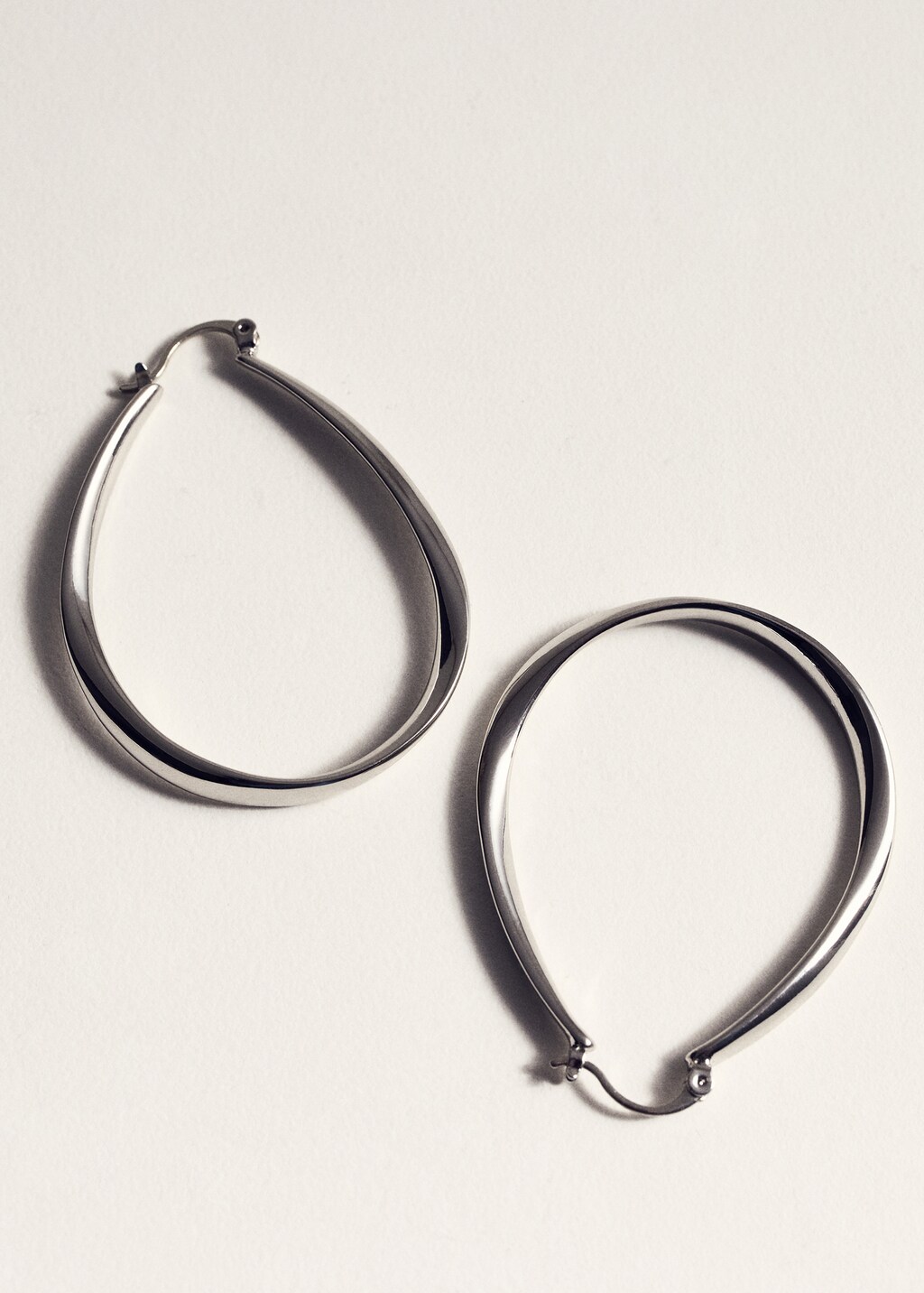 Oval hoop earrings - Gold