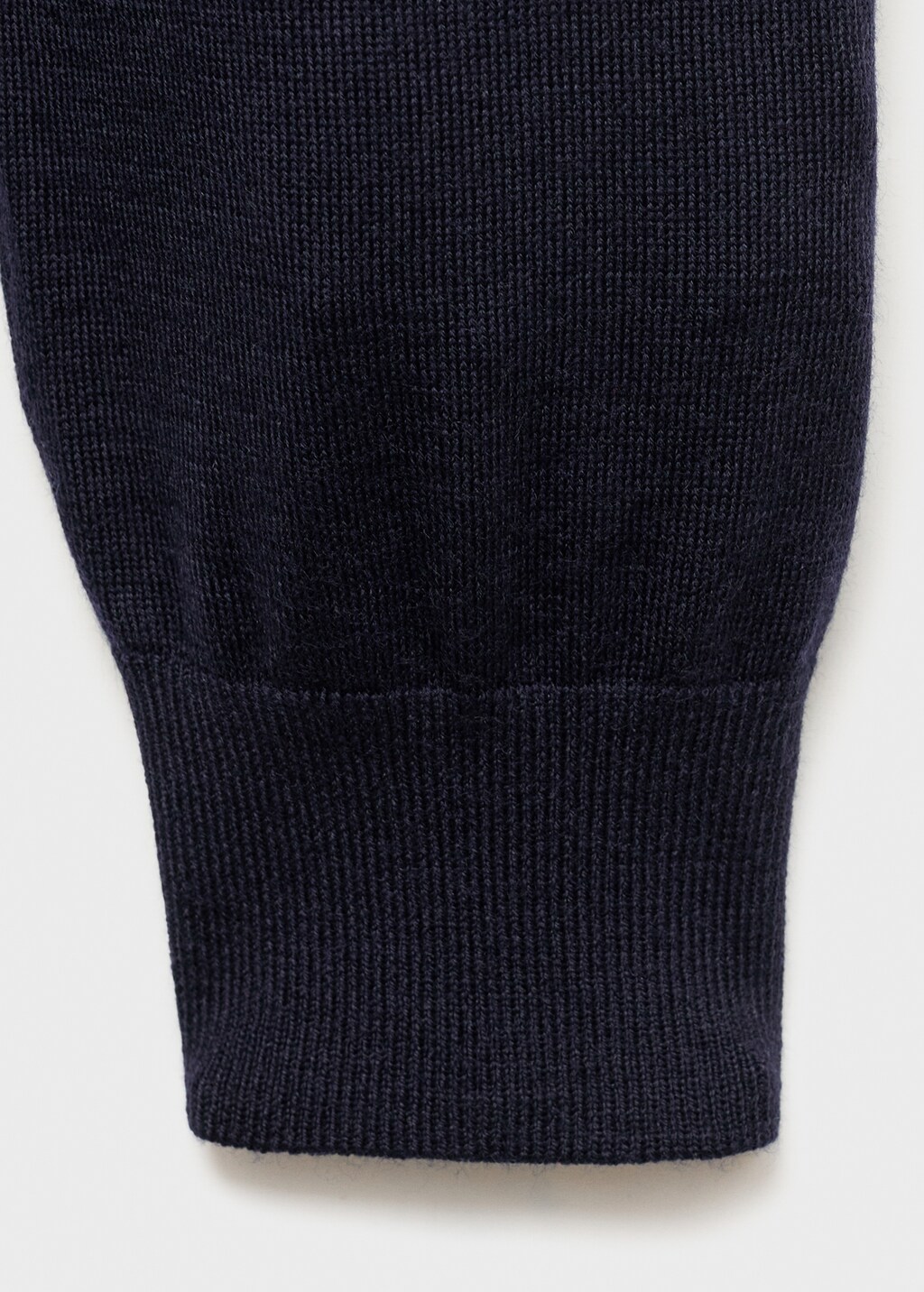 100% merino wool V-neck sweater - Black