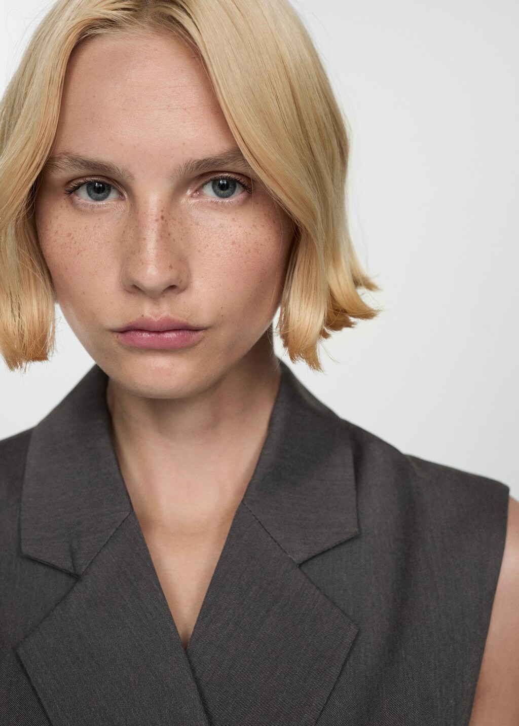 Long buttoned waistcoat - Sand