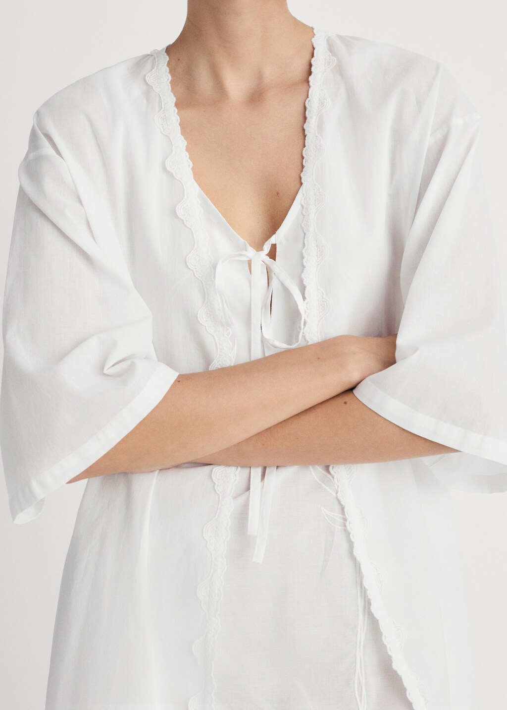 Cotton robe with lace - White