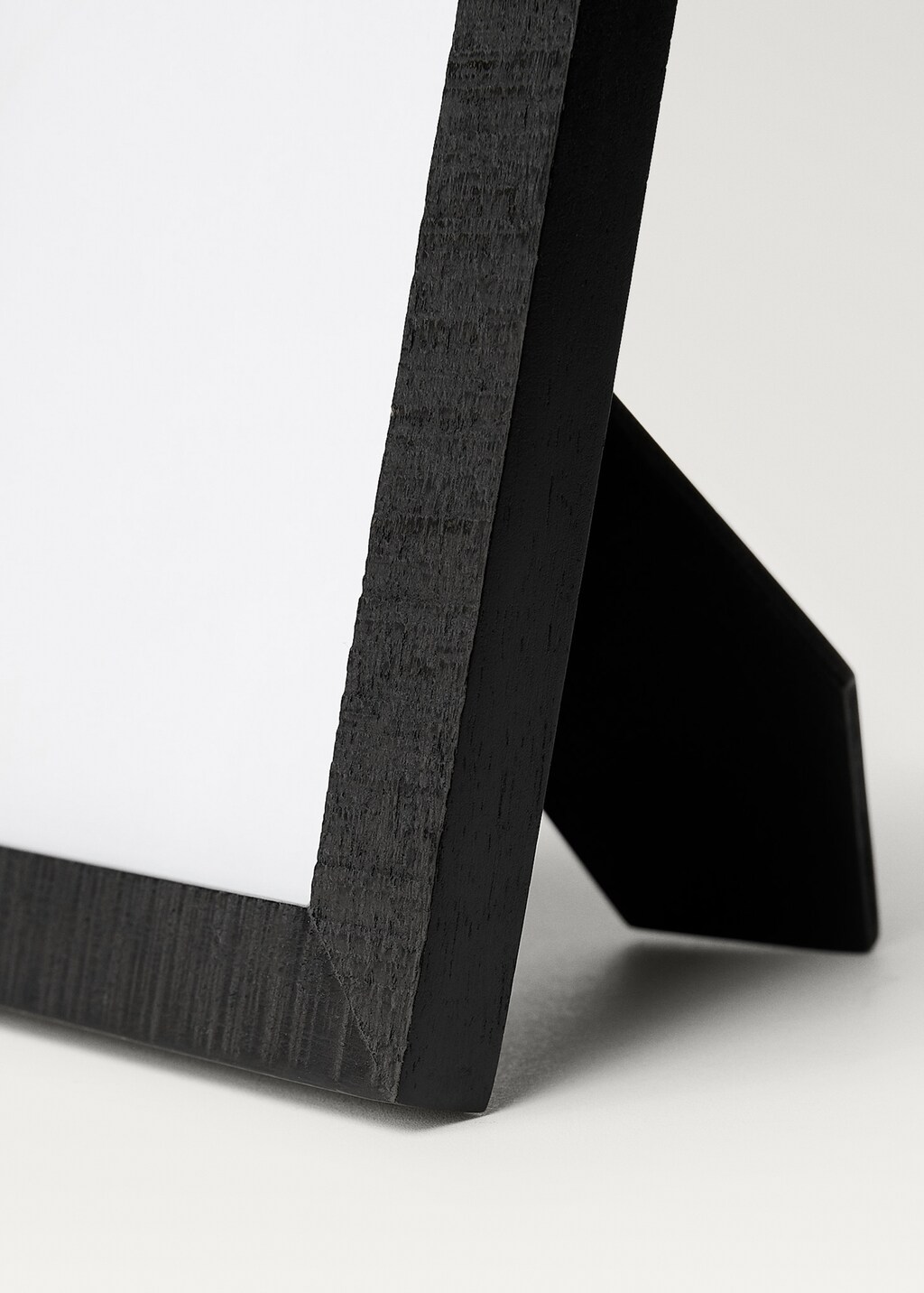 Medium textured wood frame - Black