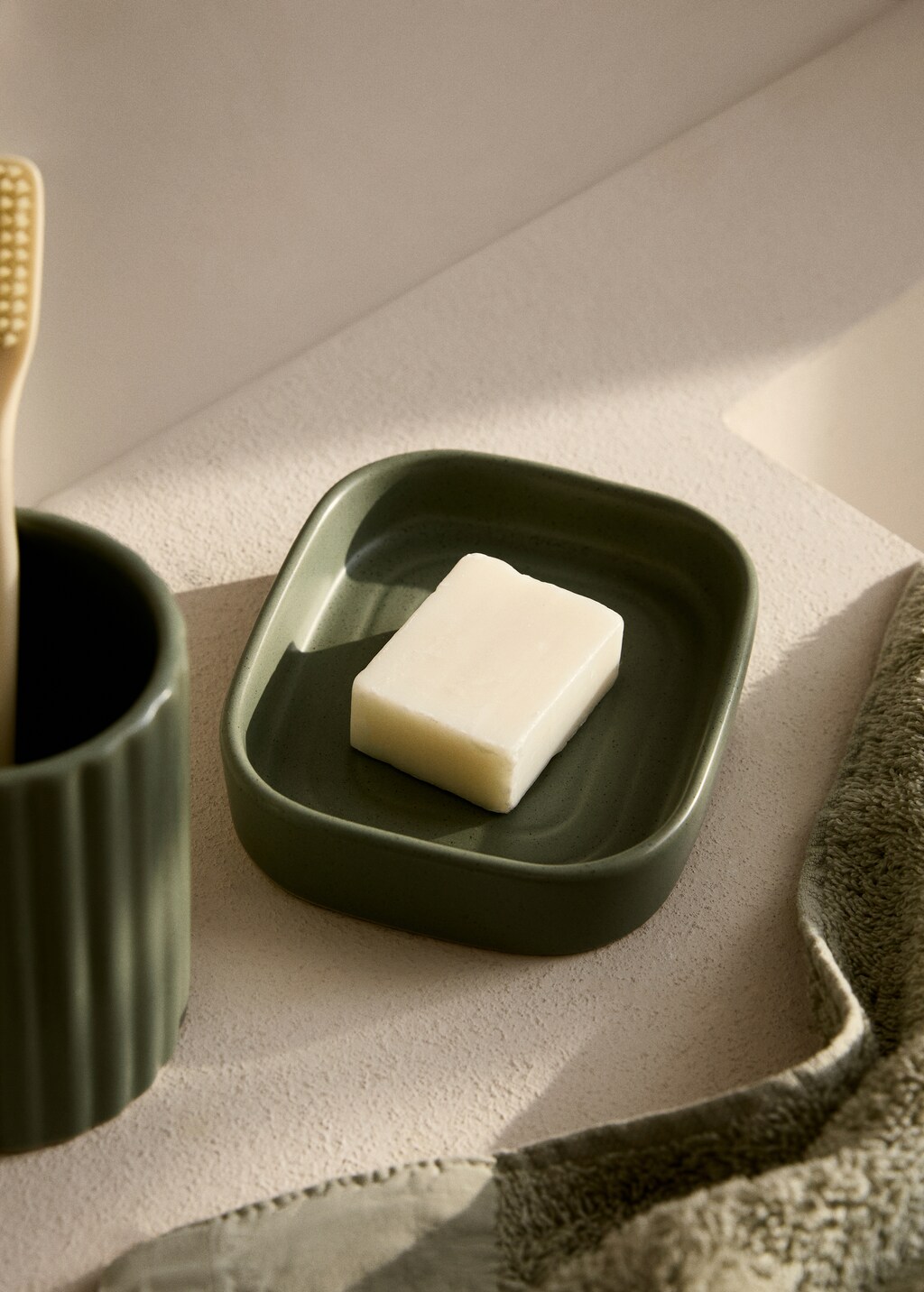 Striped stoneware soap dish - Grey