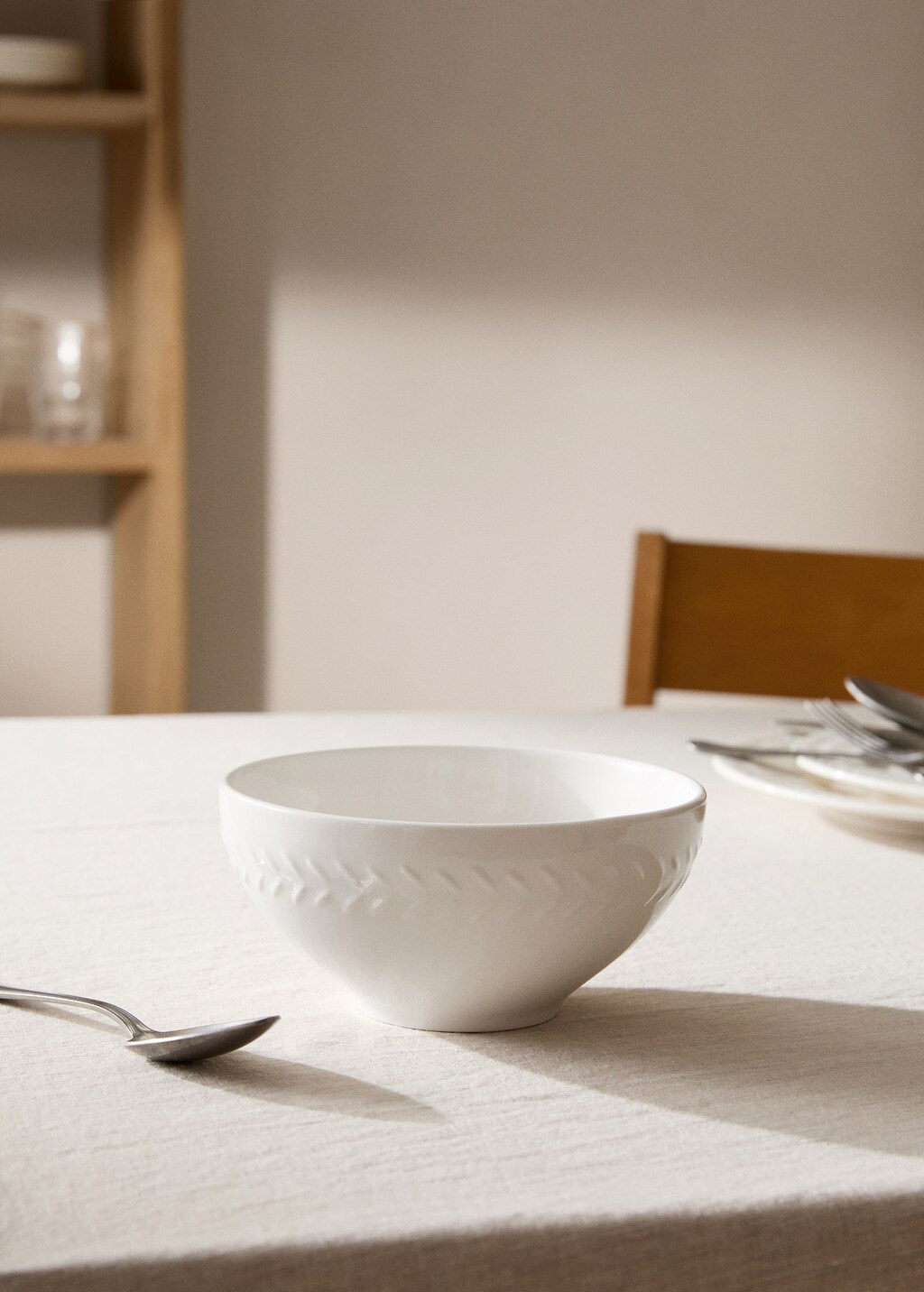 Stoneware bowl with herringbone relief - White