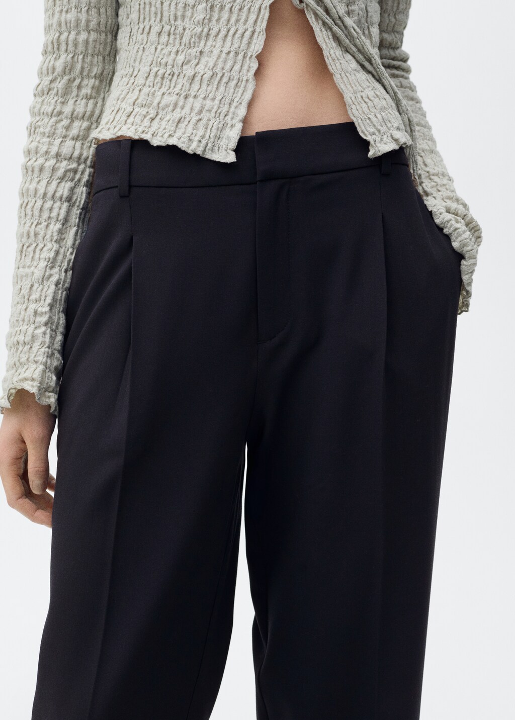 Straight-fit pleated trousers - Beige
