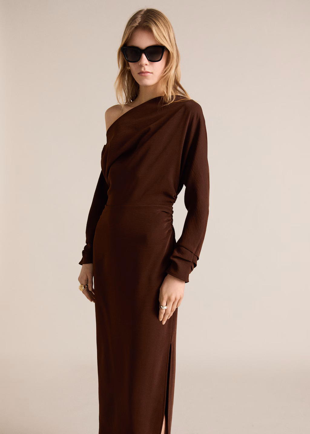 Asymmetrical dress with gathered sides - Brown