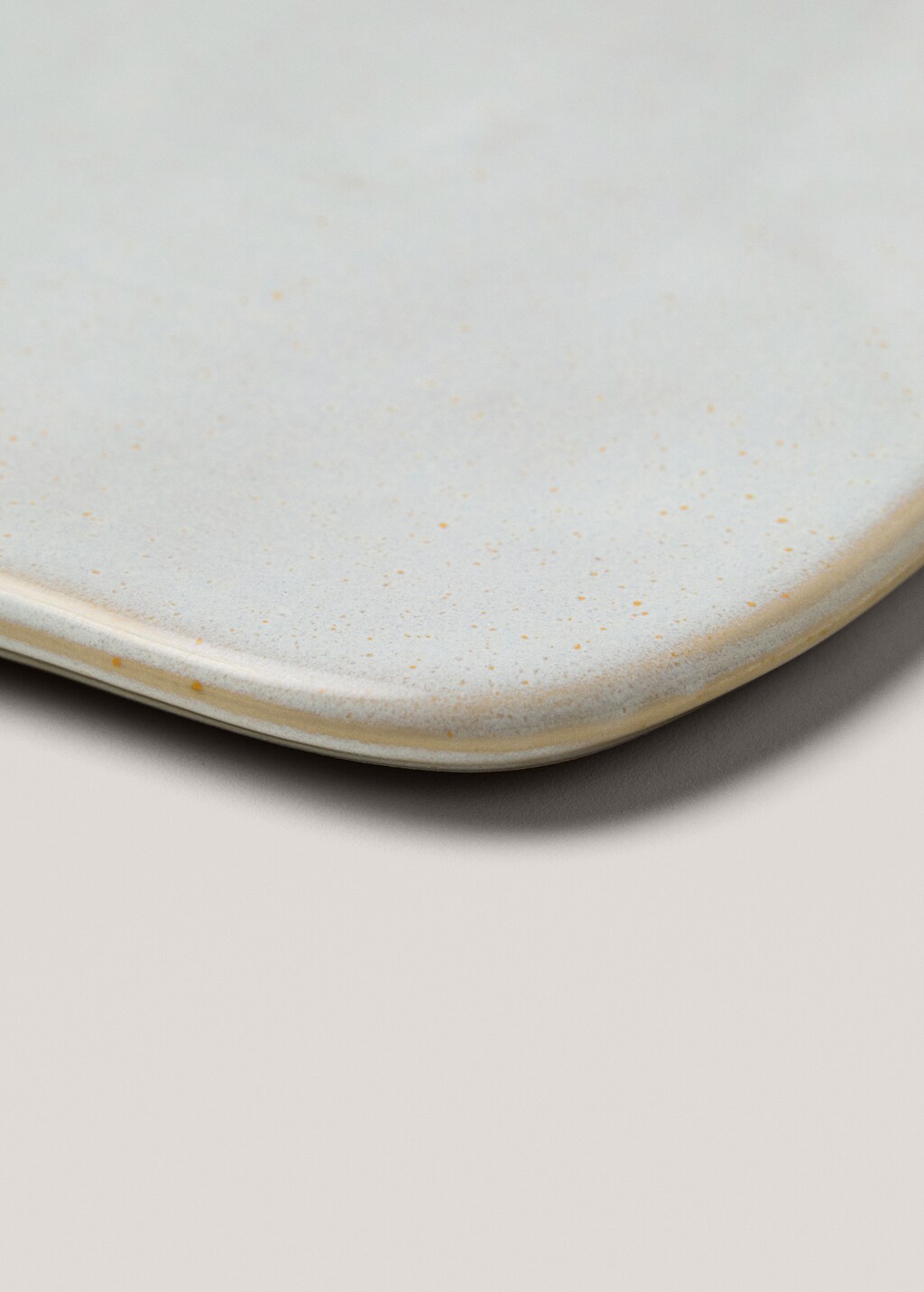 Stoneware tray with aged rim - Off White