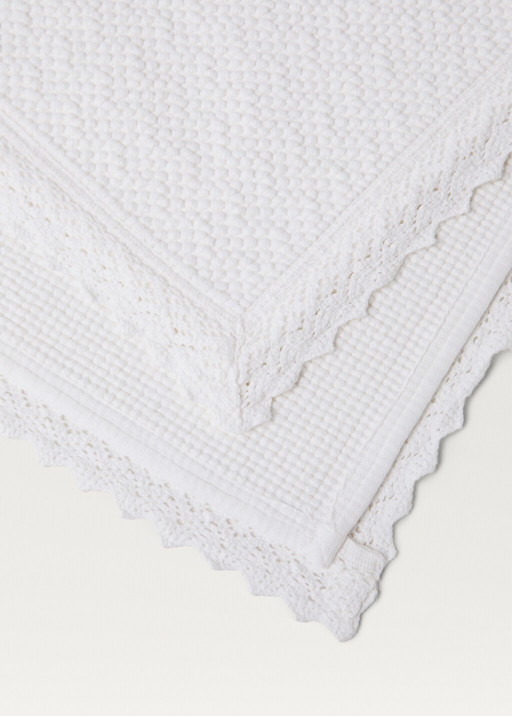 Lace bathroom rug - White