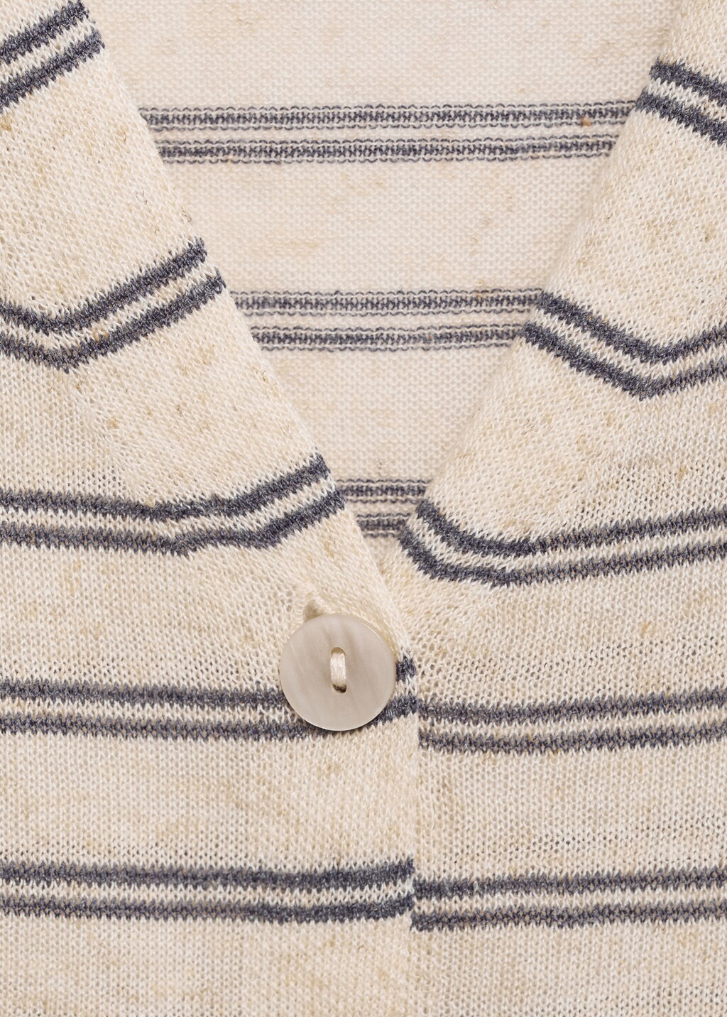 Knitted gilet with buttons - Ecru