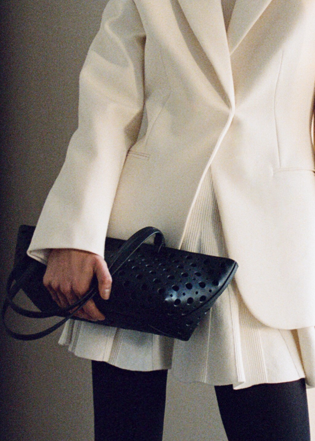 Die-cut shoulder bag - Black