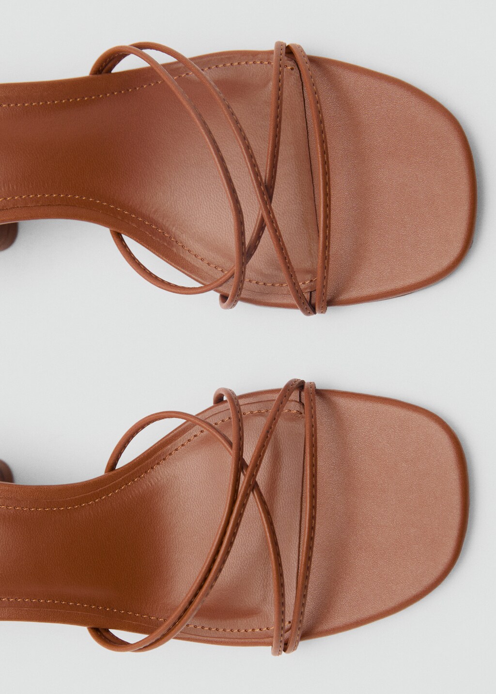 Heeled sandal with crossed straps - Gold