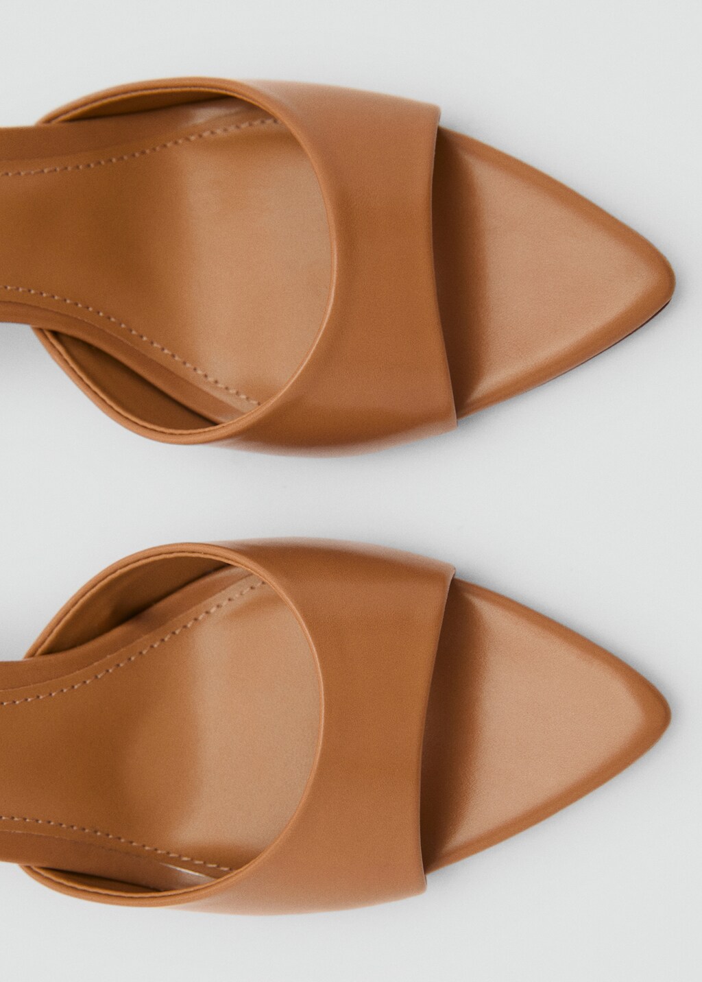 Open-toed heeled sandals with pointed toe - White