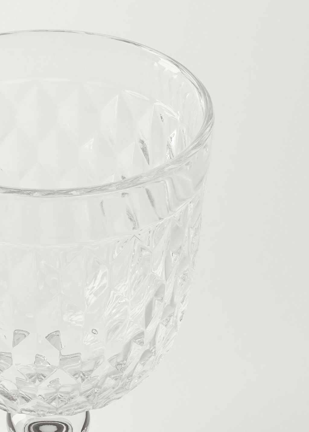 Glass with geometric embossed design - Ice Grey