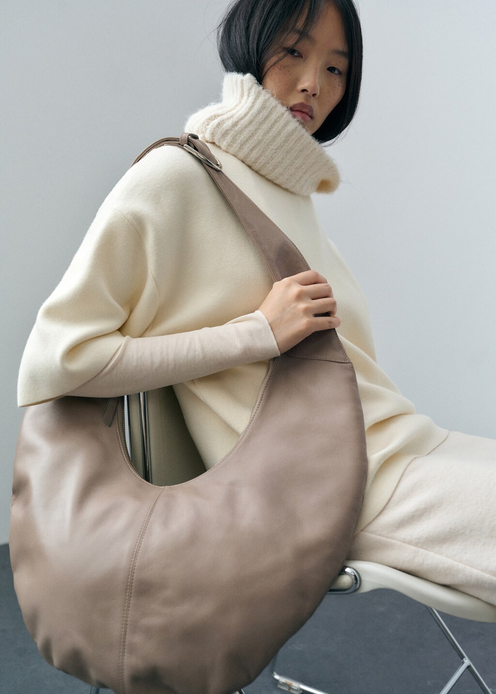 Half-moon leather bag - Light/Pastel Grey