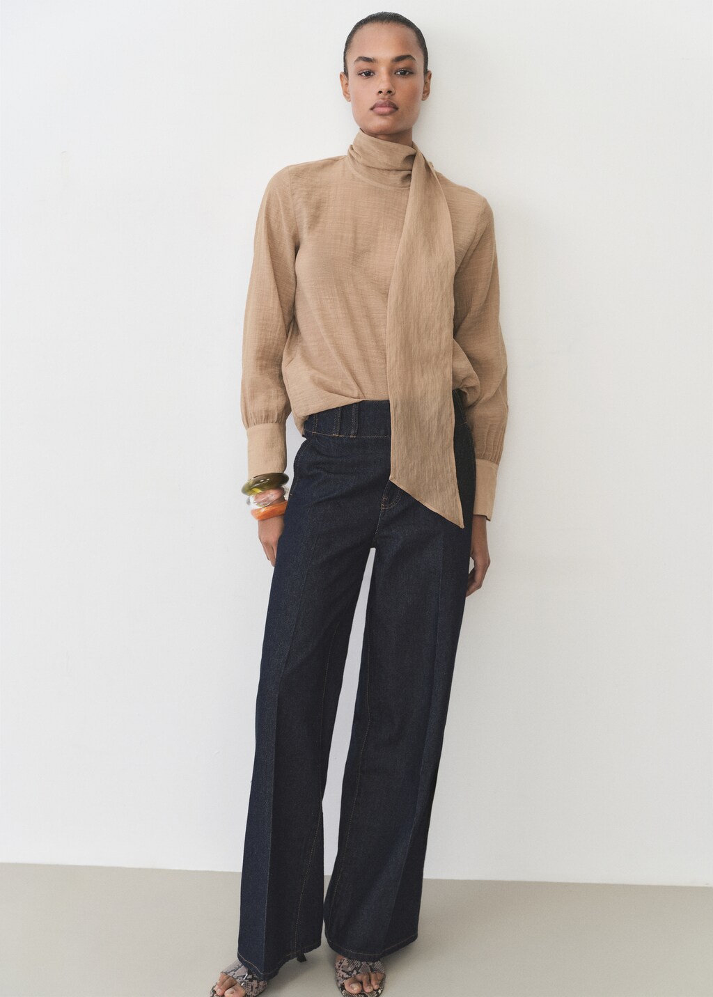 Textured blouse with bow - Brown