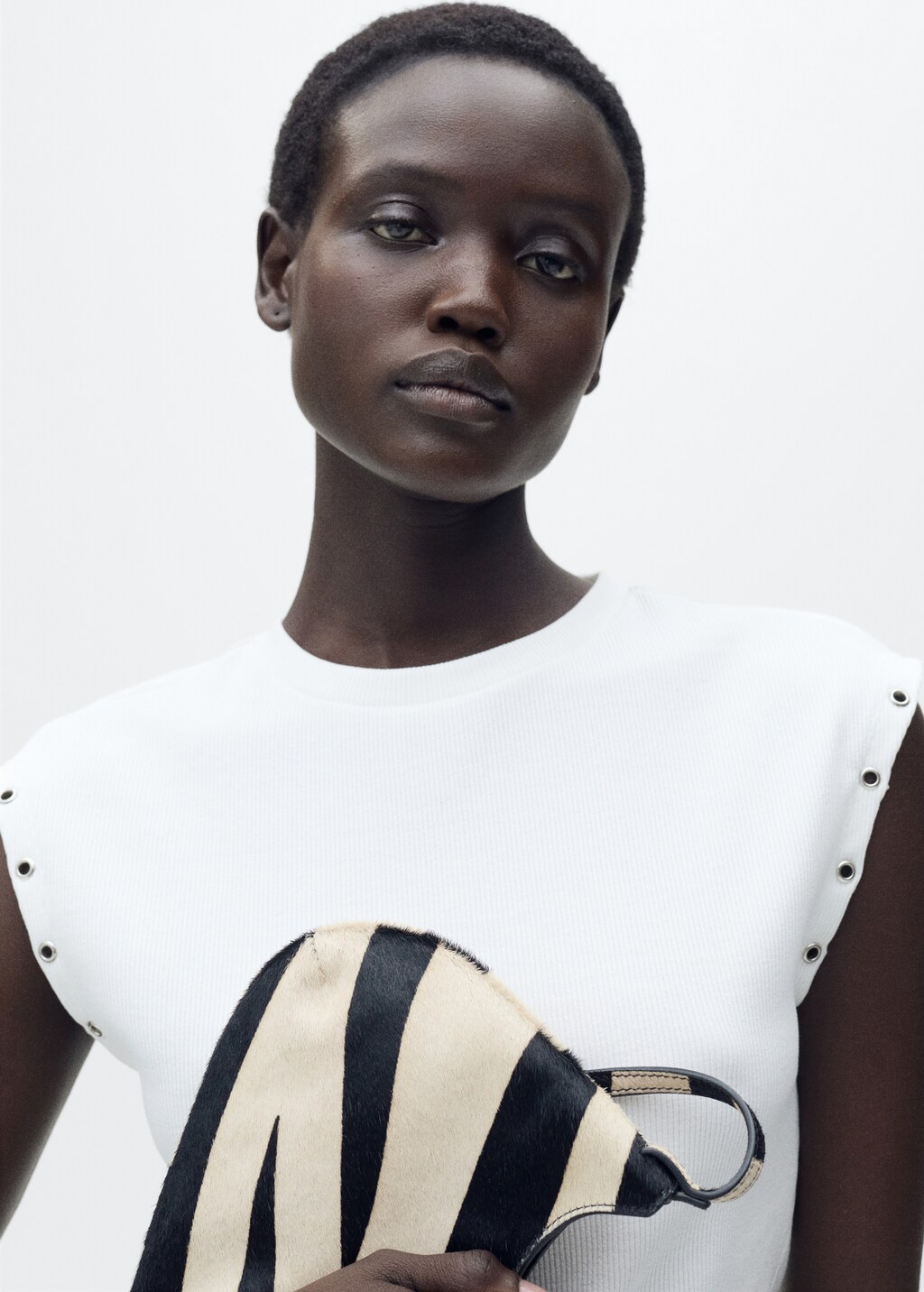 Ribbed t-shirt with die-cut trim - Black