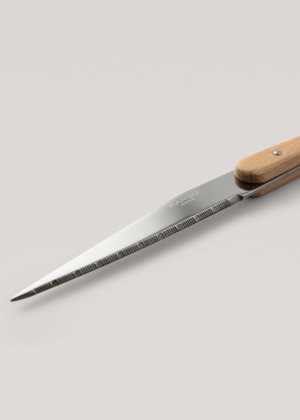 4-piece serrated knife set with wooden handles - Brown