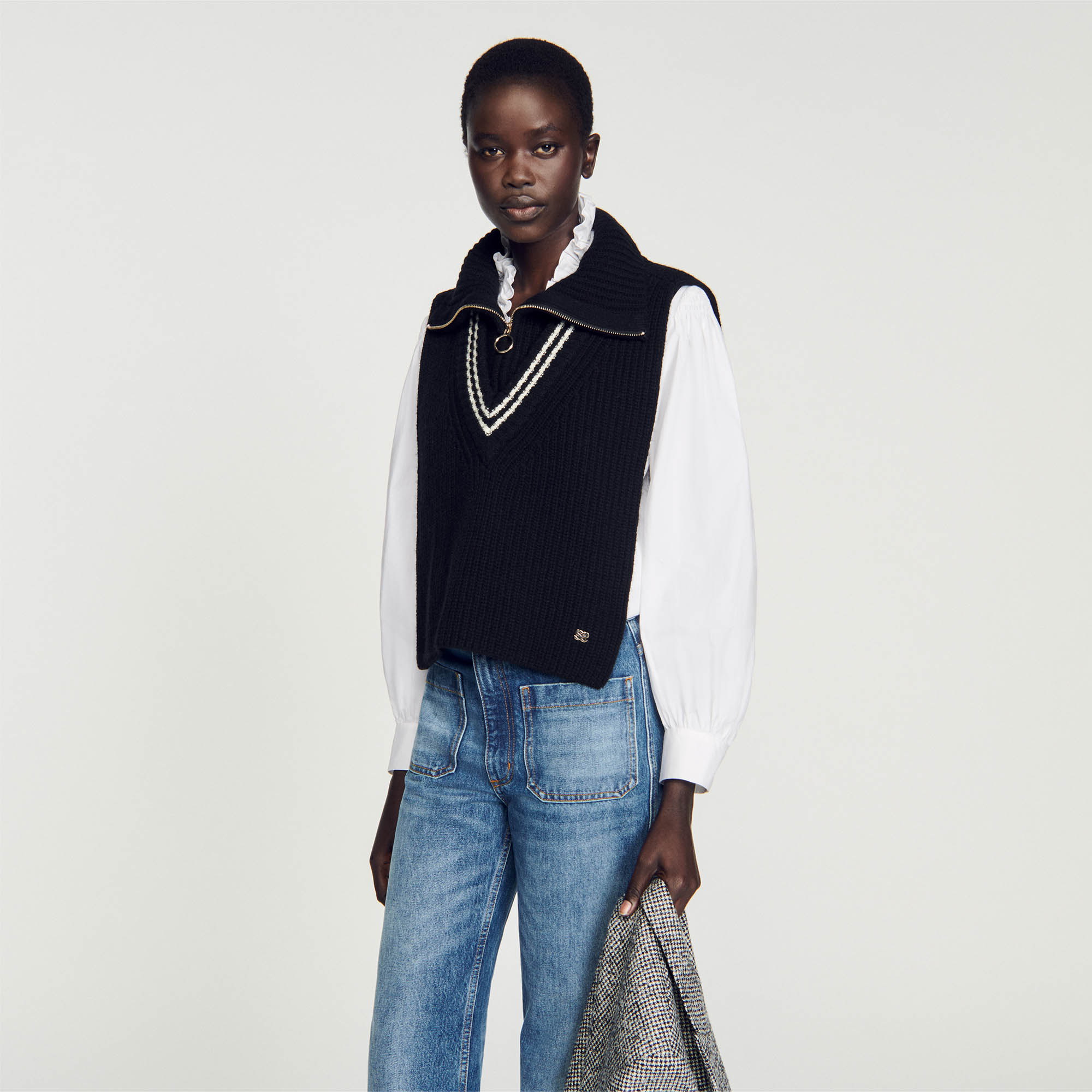 Scarf with high neck