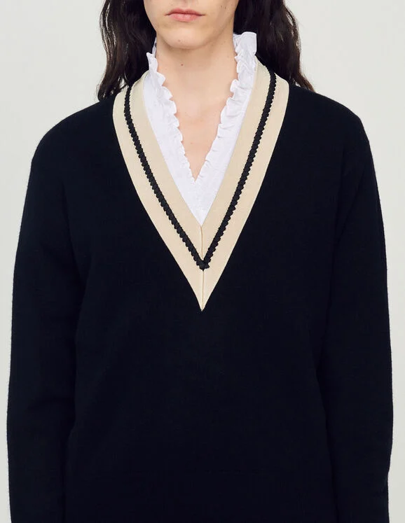 Sweater with contrasting V-neck
