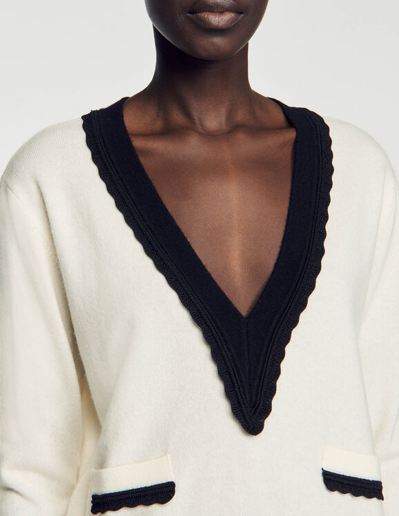 Two-tone V-neck jumper
