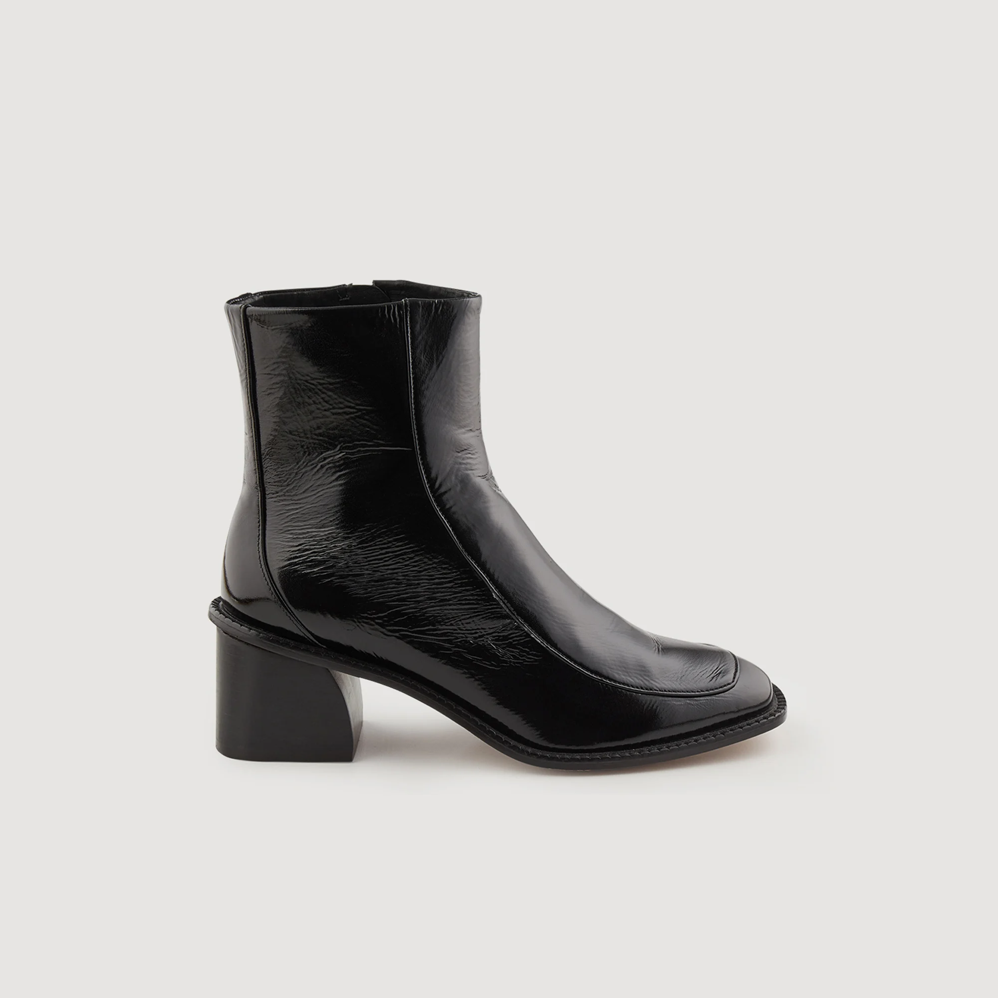 Patent leather boots with heel