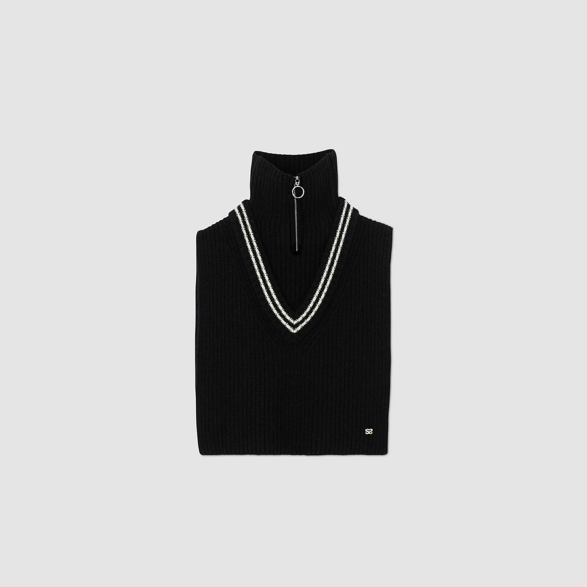 Scarf with high neck