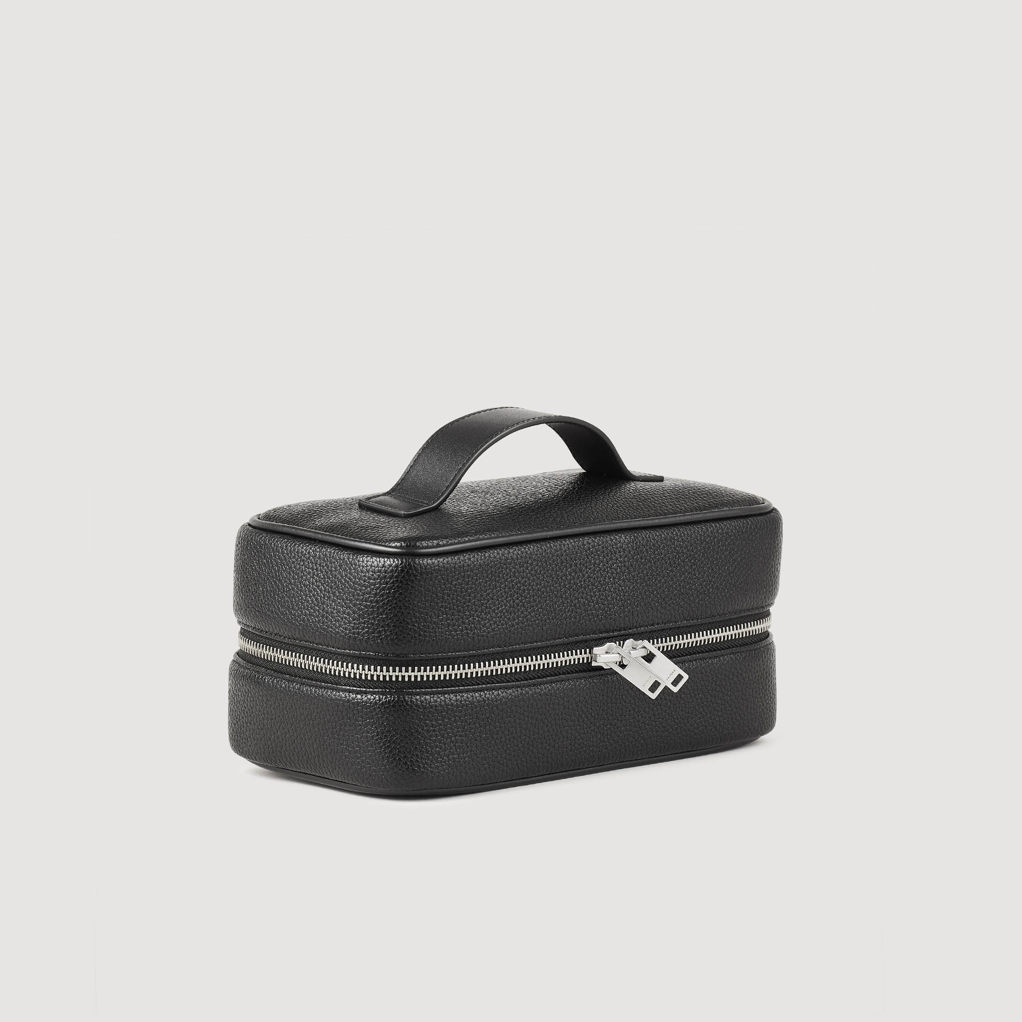 Toilet bag in grained fabric