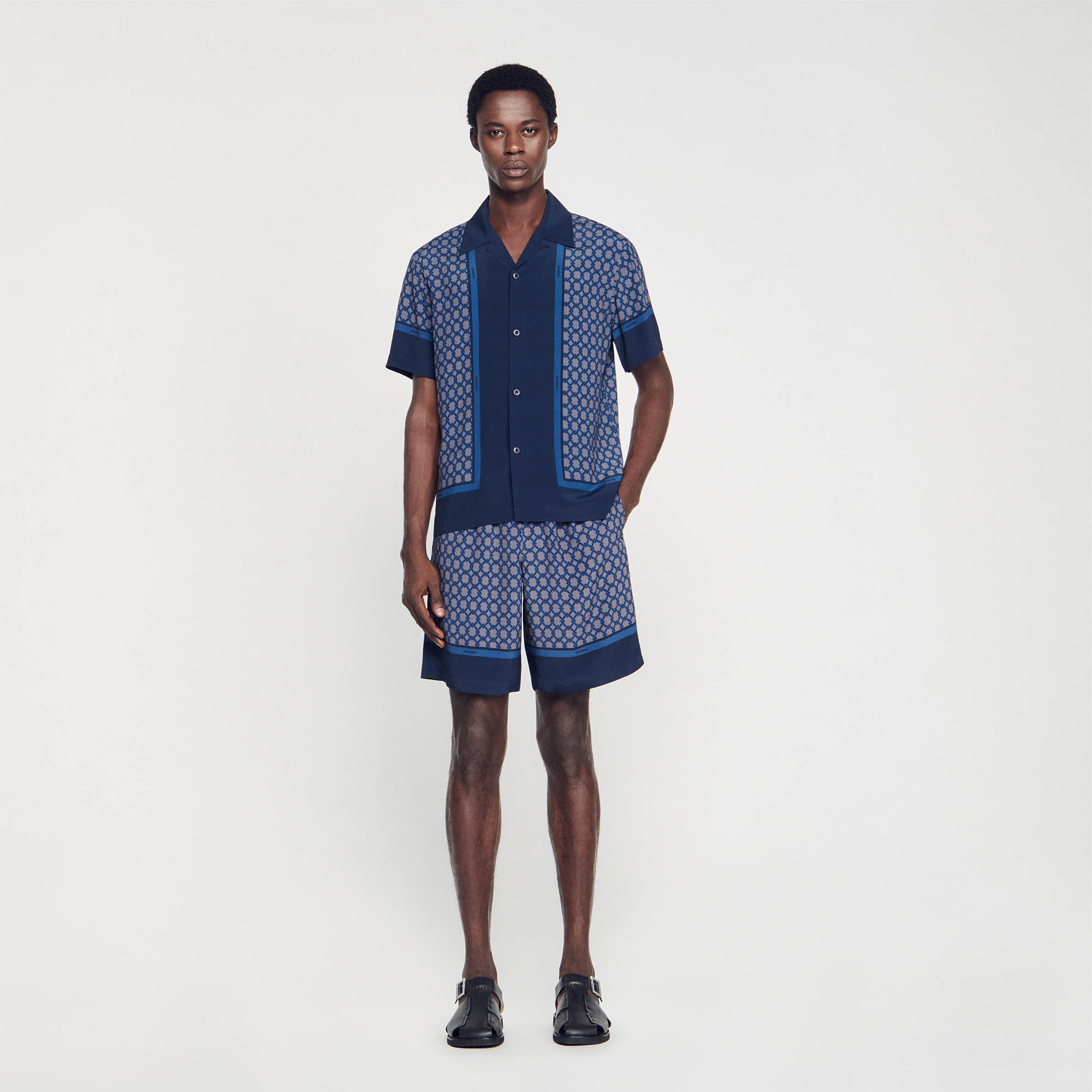 Short-sleeved patterned shirt