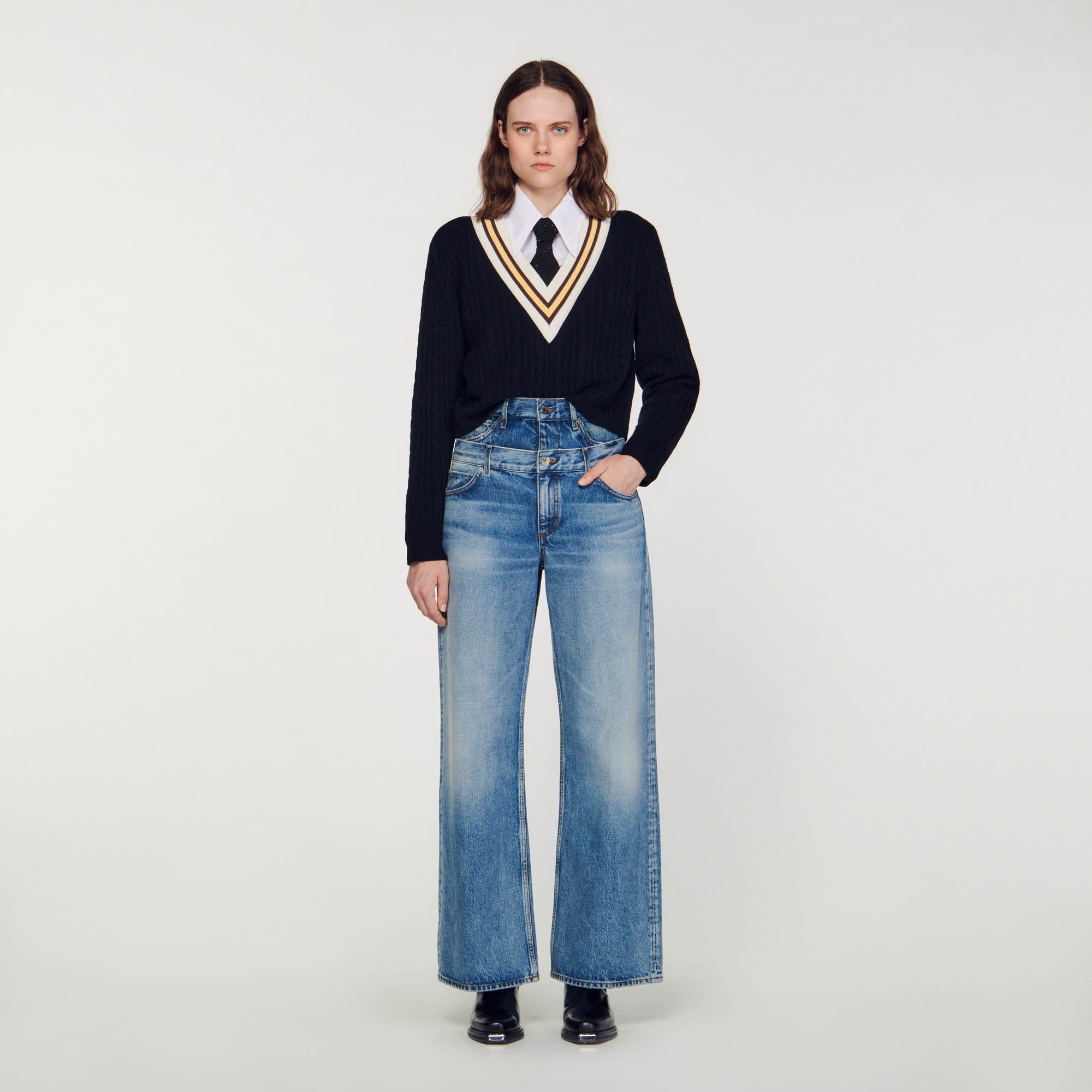 Contrast V-neck jumper