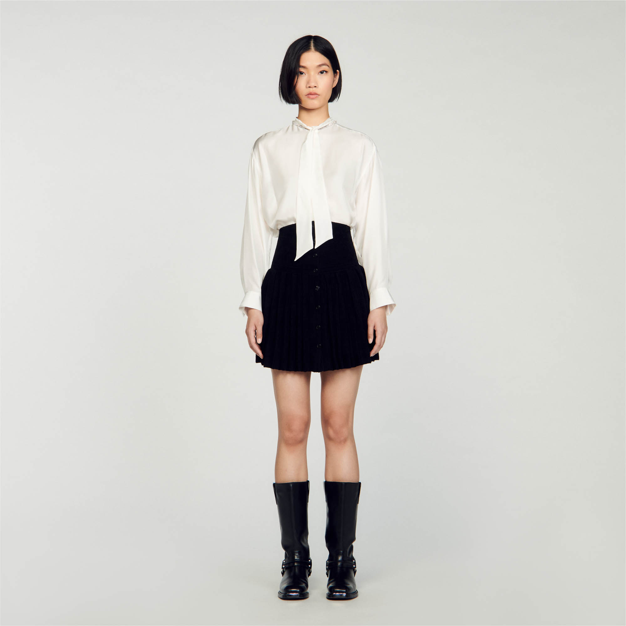 Short velvet knit skirt