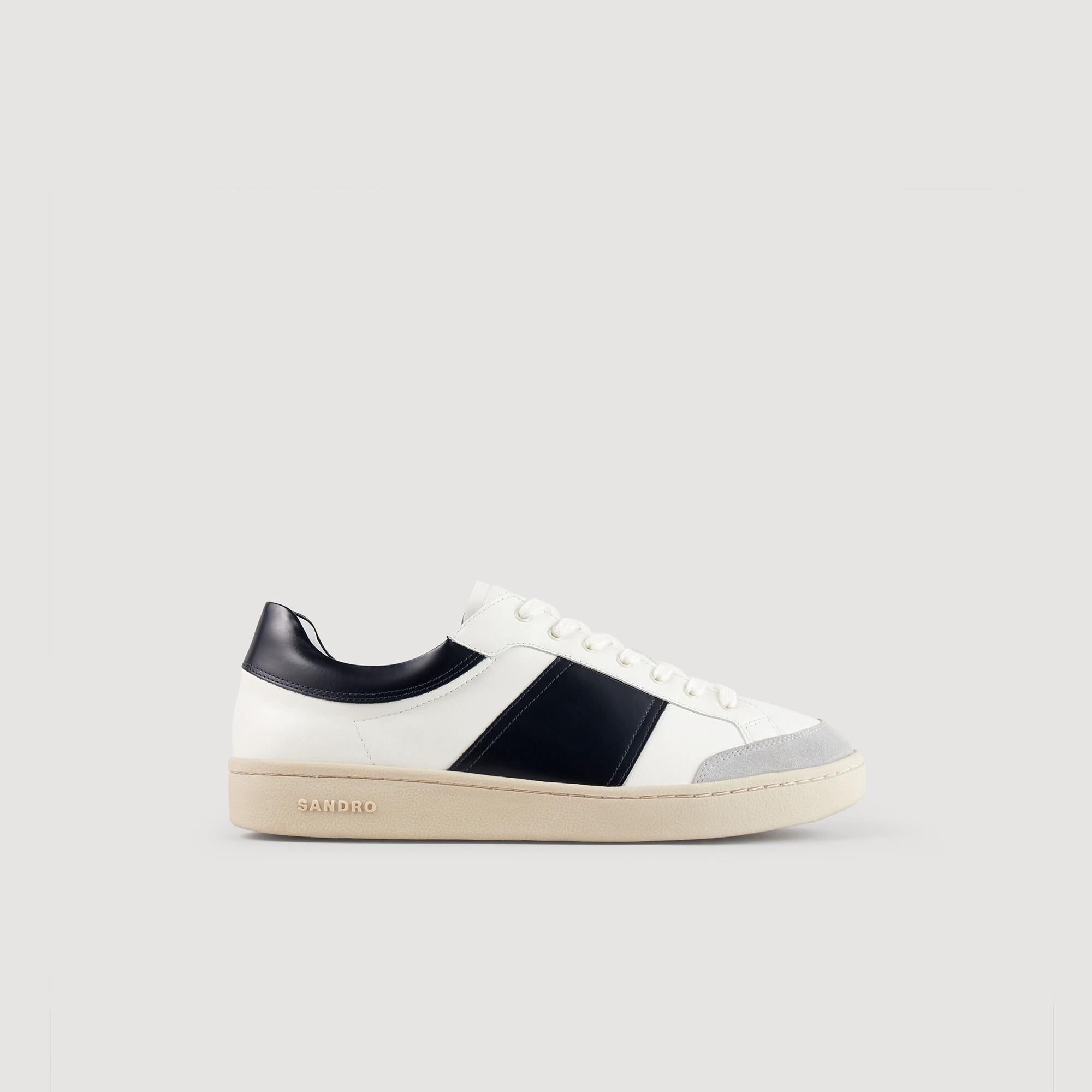 Low-top sneakers