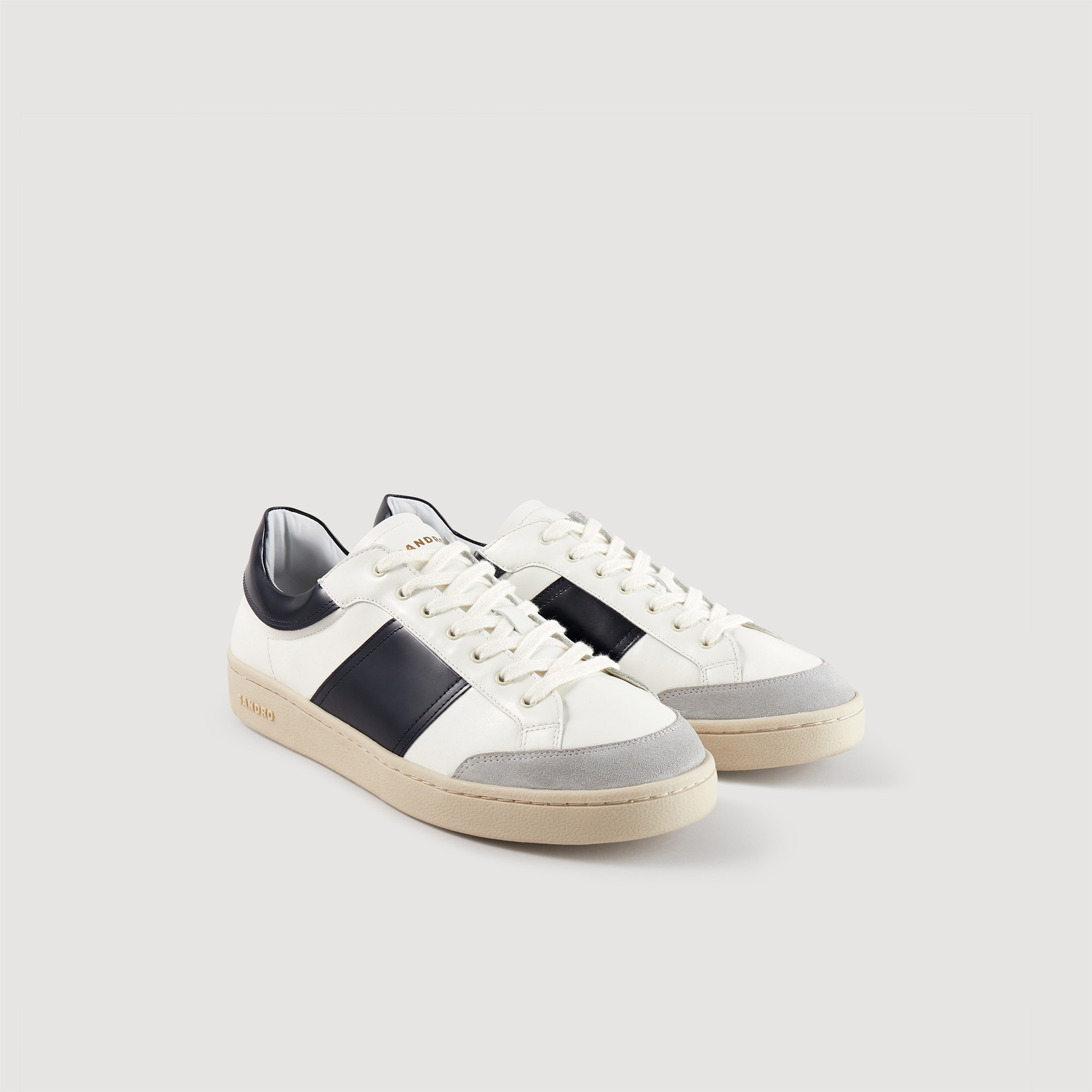 Low-top sneakers