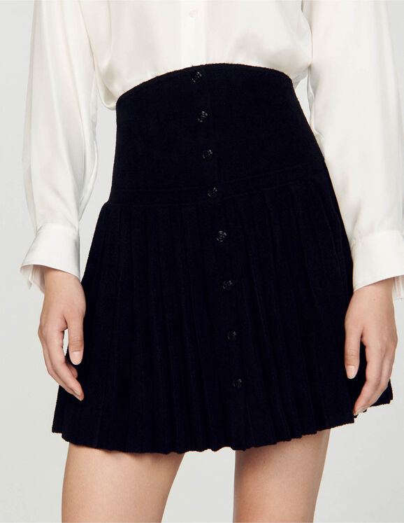 Short velvet knit skirt