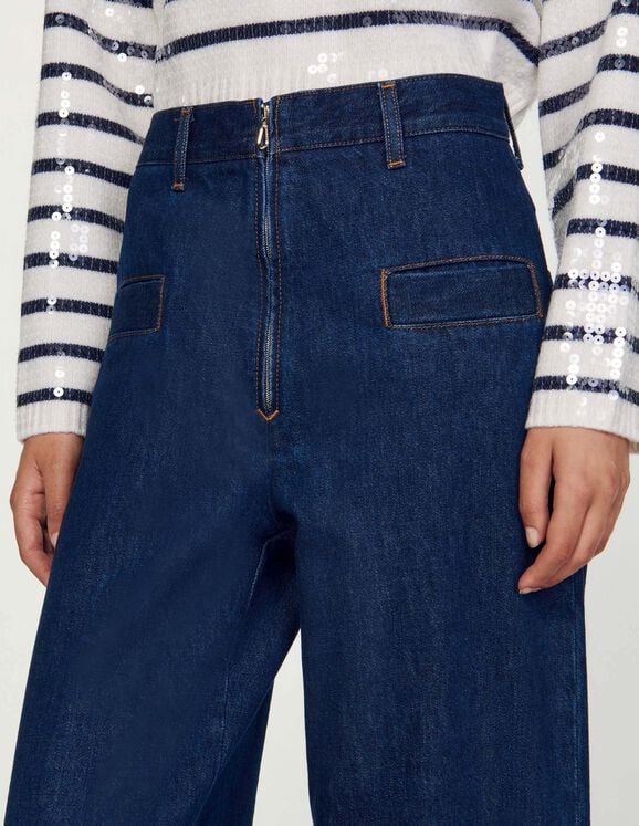 High-waisted jeans