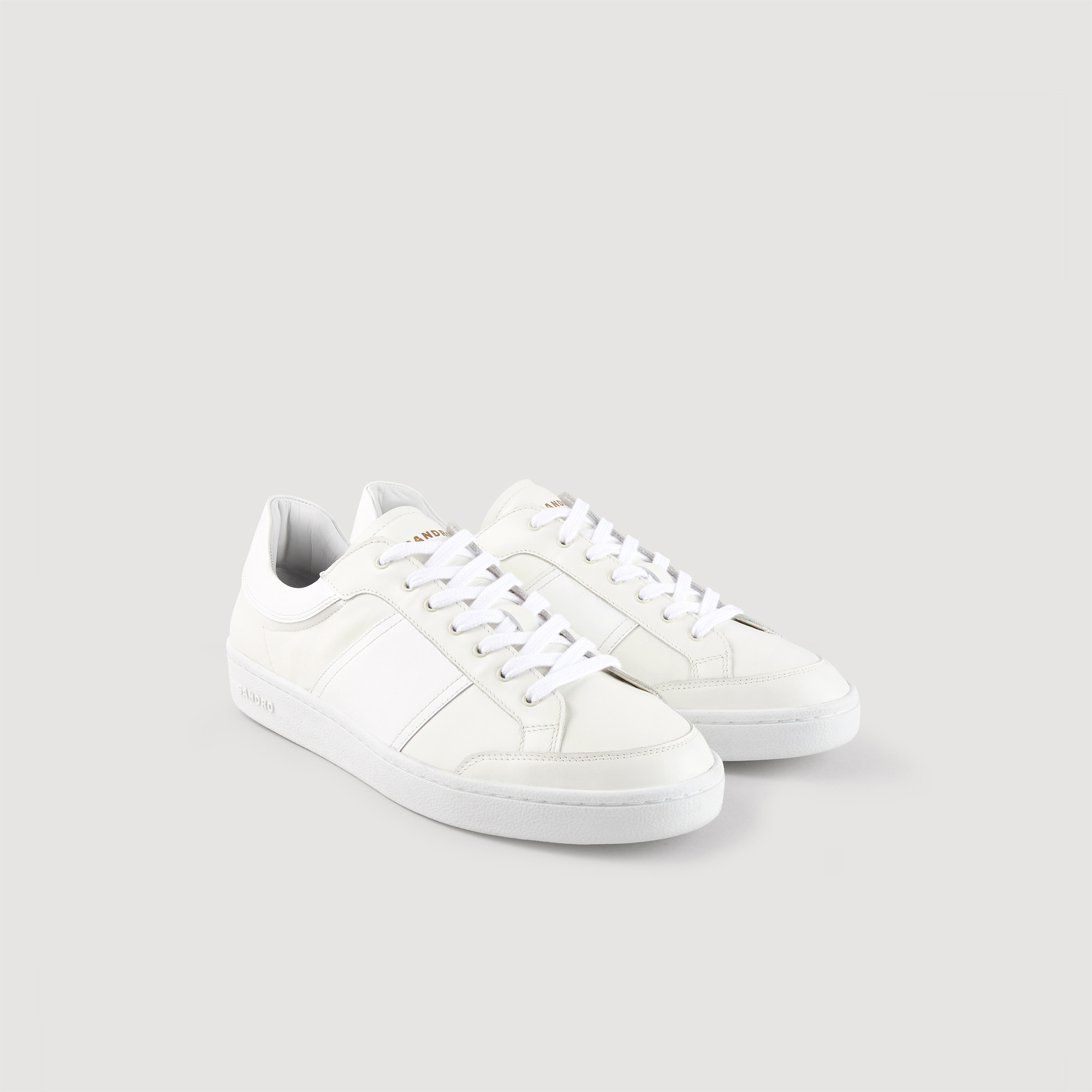 Low-top sneakers