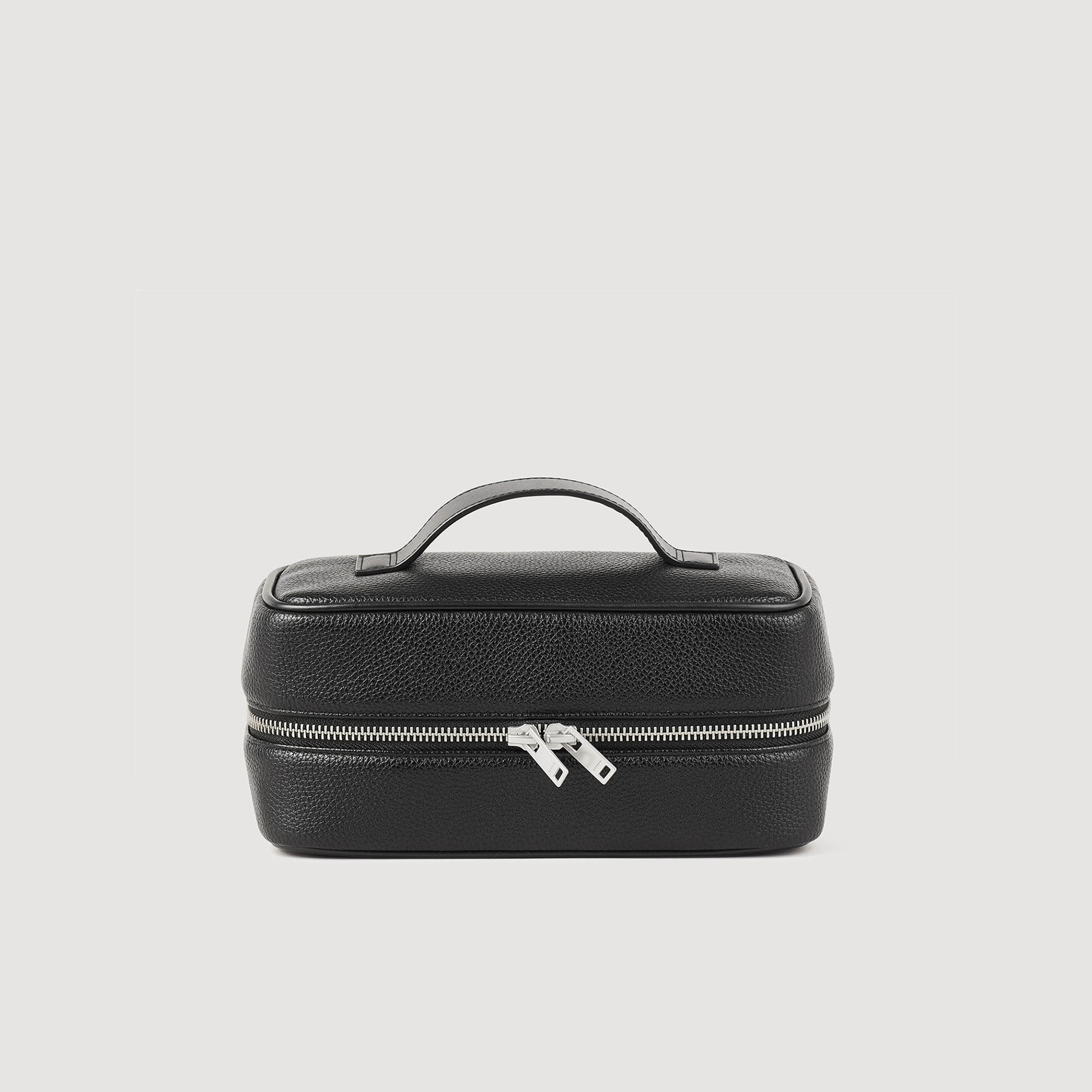 Toilet bag in grained fabric