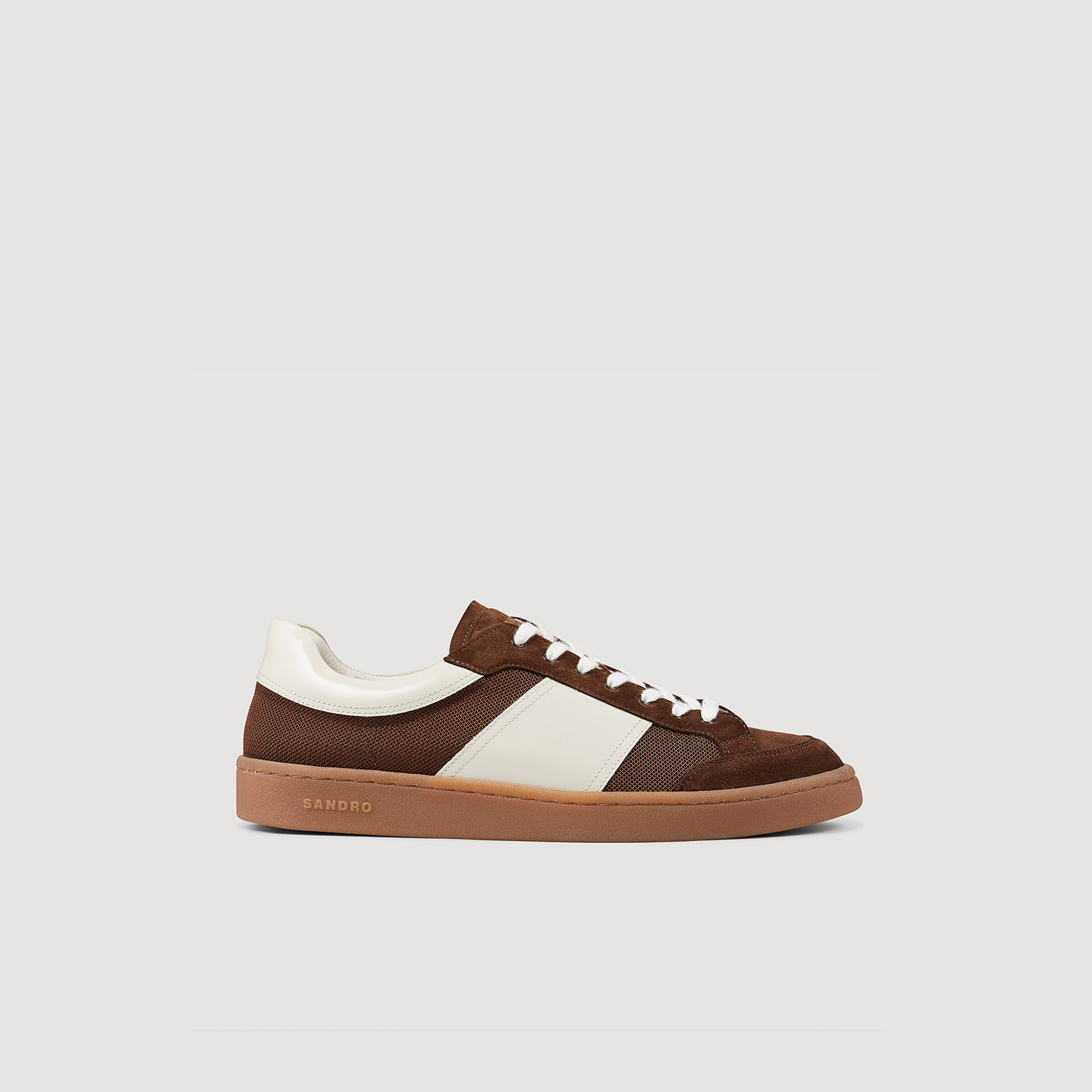 Low-top trainers