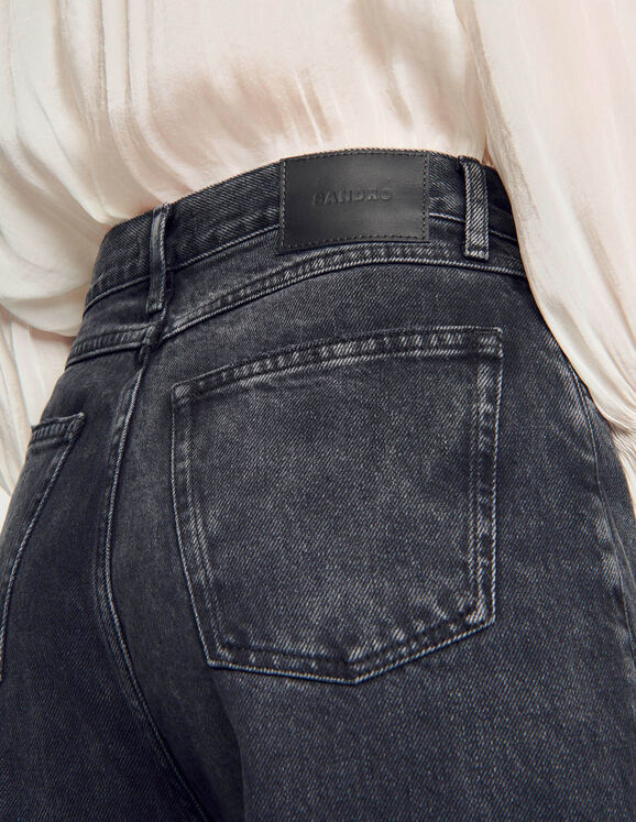 Oversized frayed jeans