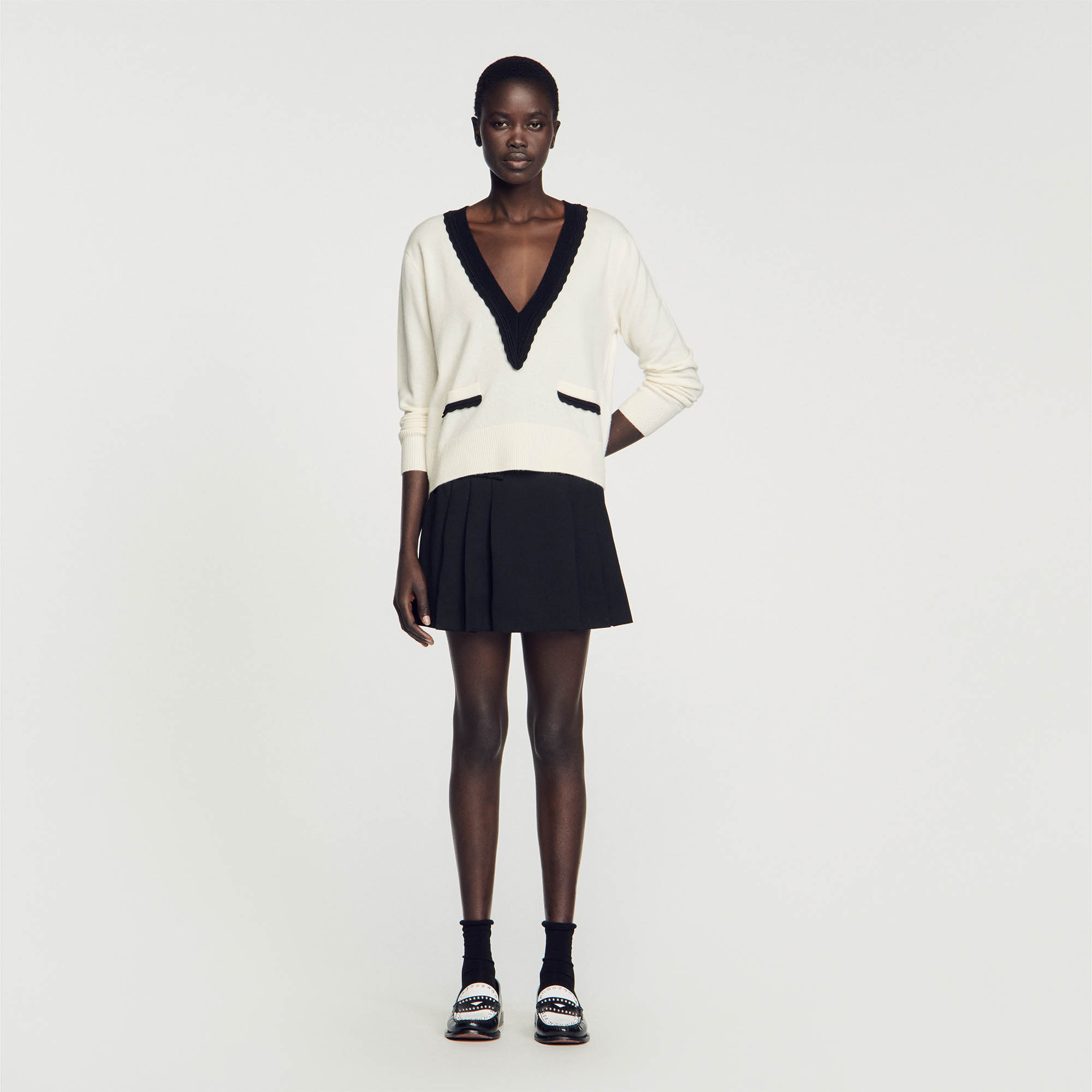 Two-tone V-neck jumper