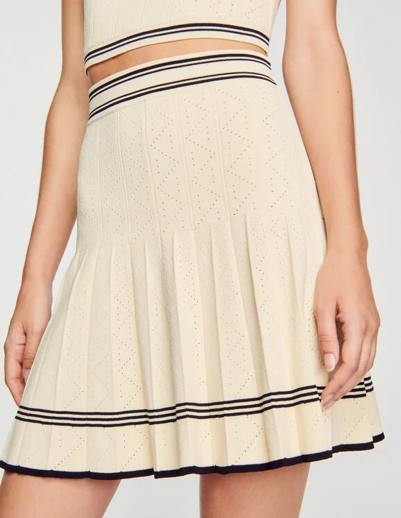 Short pleated knit skirt