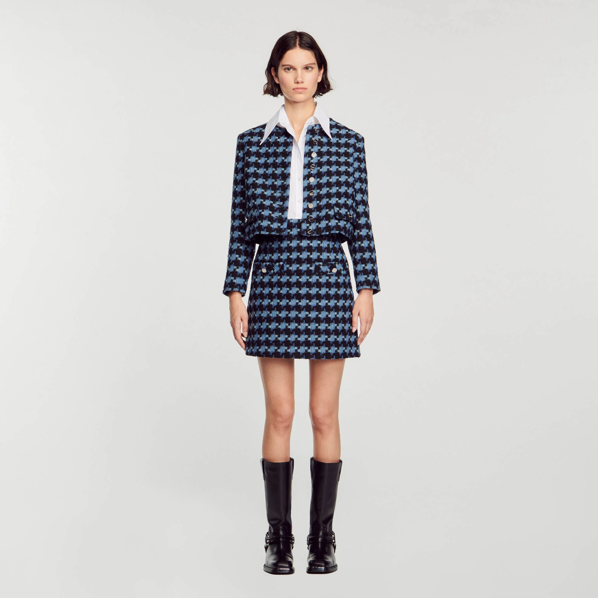 Short tweed skirt