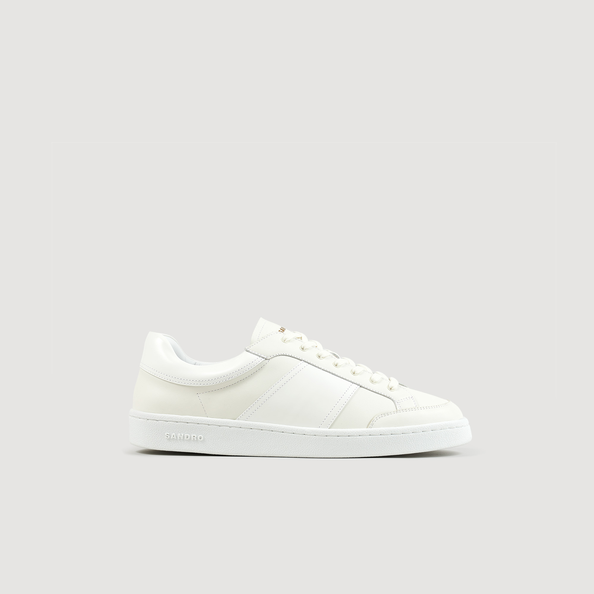 Low-top sneakers