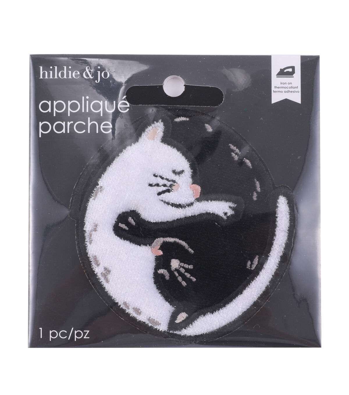 2.5 Ying Yang Sleeping Cats Applique by hildie & jo