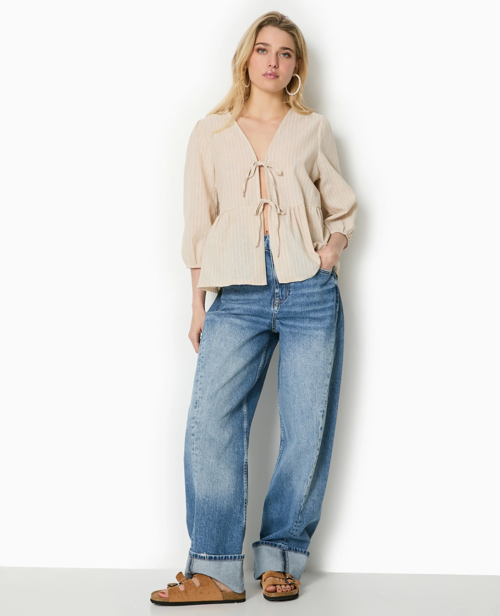 Blouse rayée avec nouettes et manches bouffantes